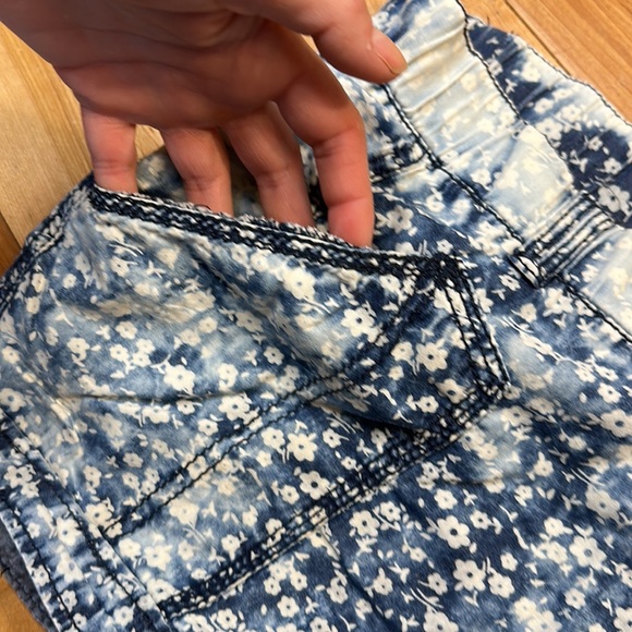 Mossimo shorts - Picture 7 of 8